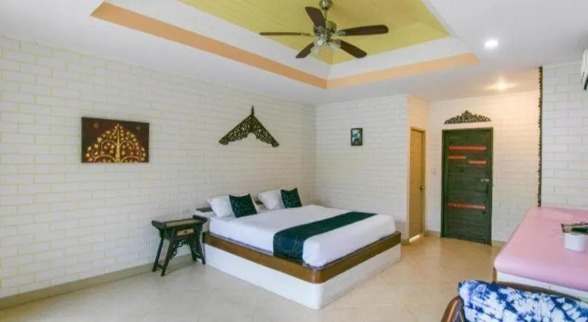 Bed in CAPITAL O961 Baan Dow Chompoo Resort