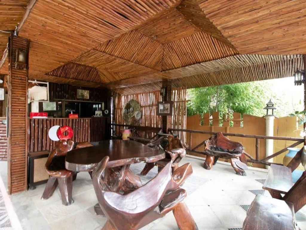 CAPITAL O961 Baan Dow Chompoo Resort