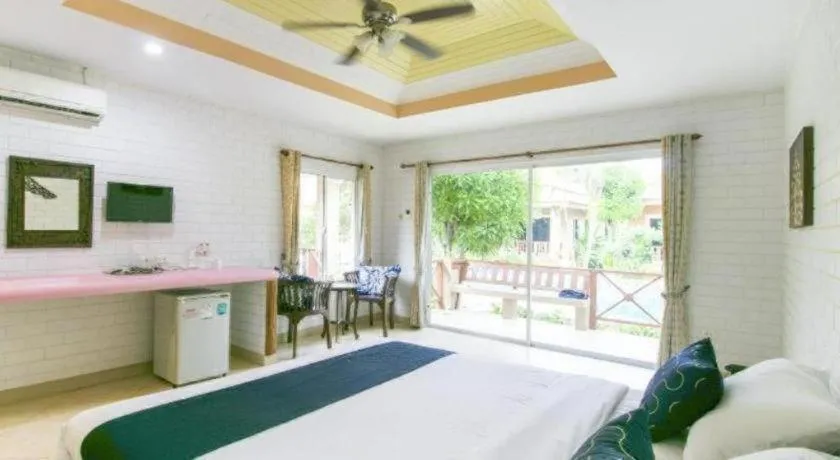 Bed in CAPITAL O961 Baan Dow Chompoo Resort