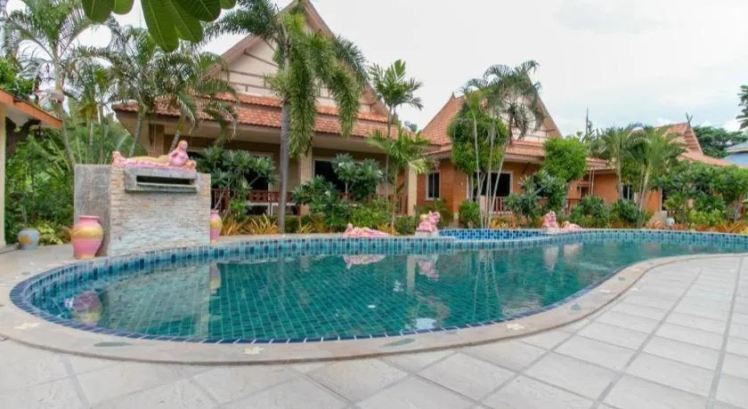 CAPITAL O961 Baan Dow Chompoo Resort