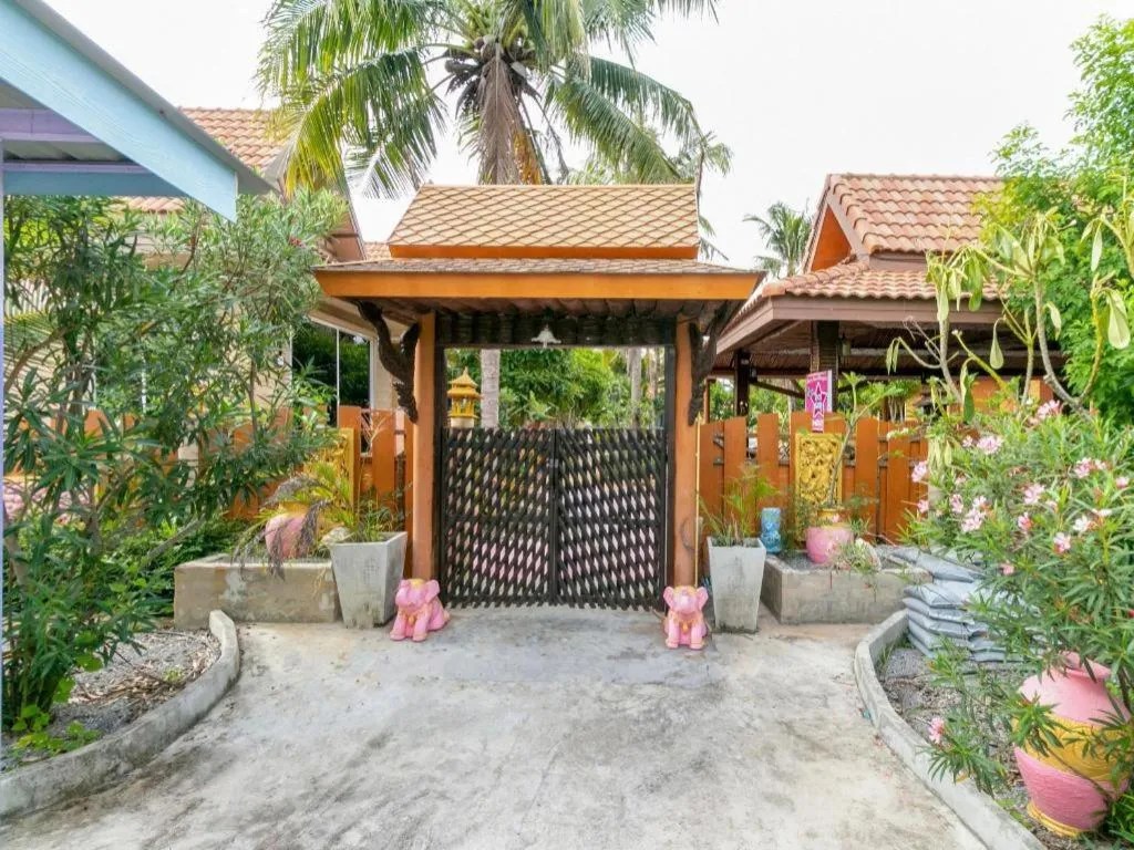 CAPITAL O961 Baan Dow Chompoo Resort