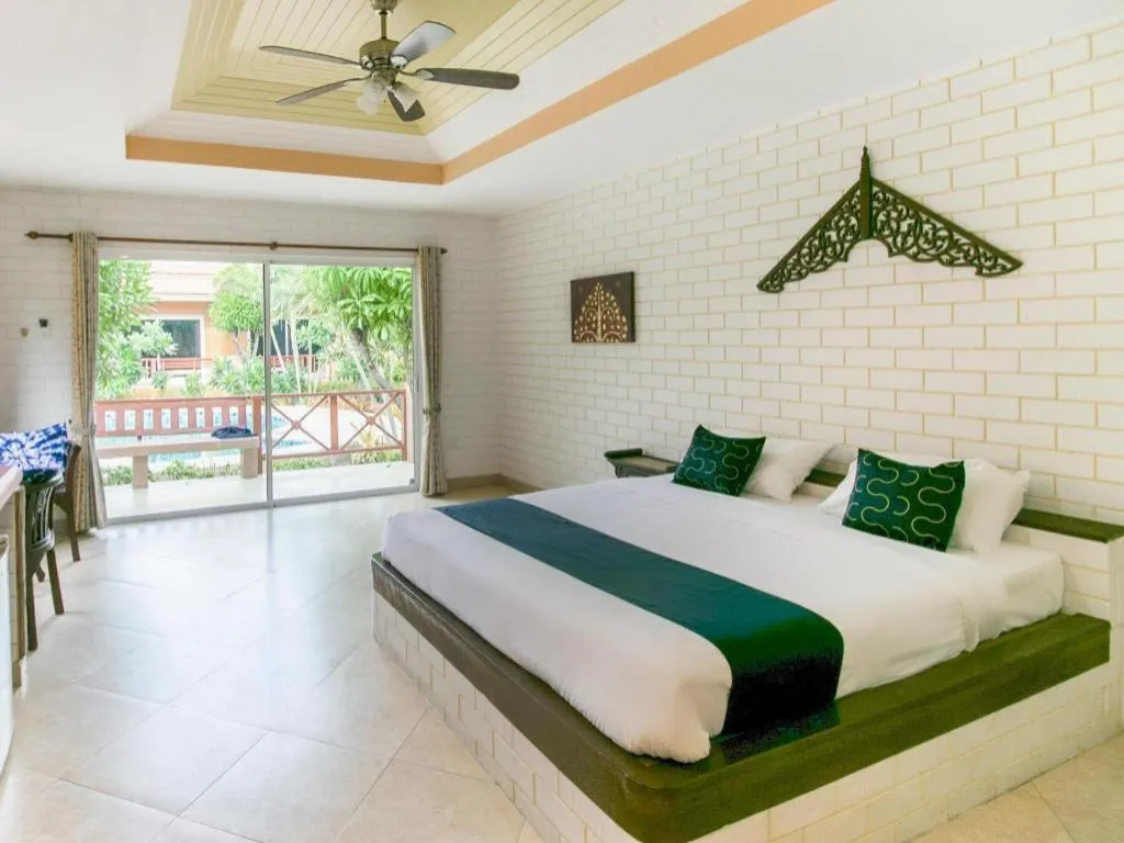 Bed in CAPITAL O961 Baan Dow Chompoo Resort