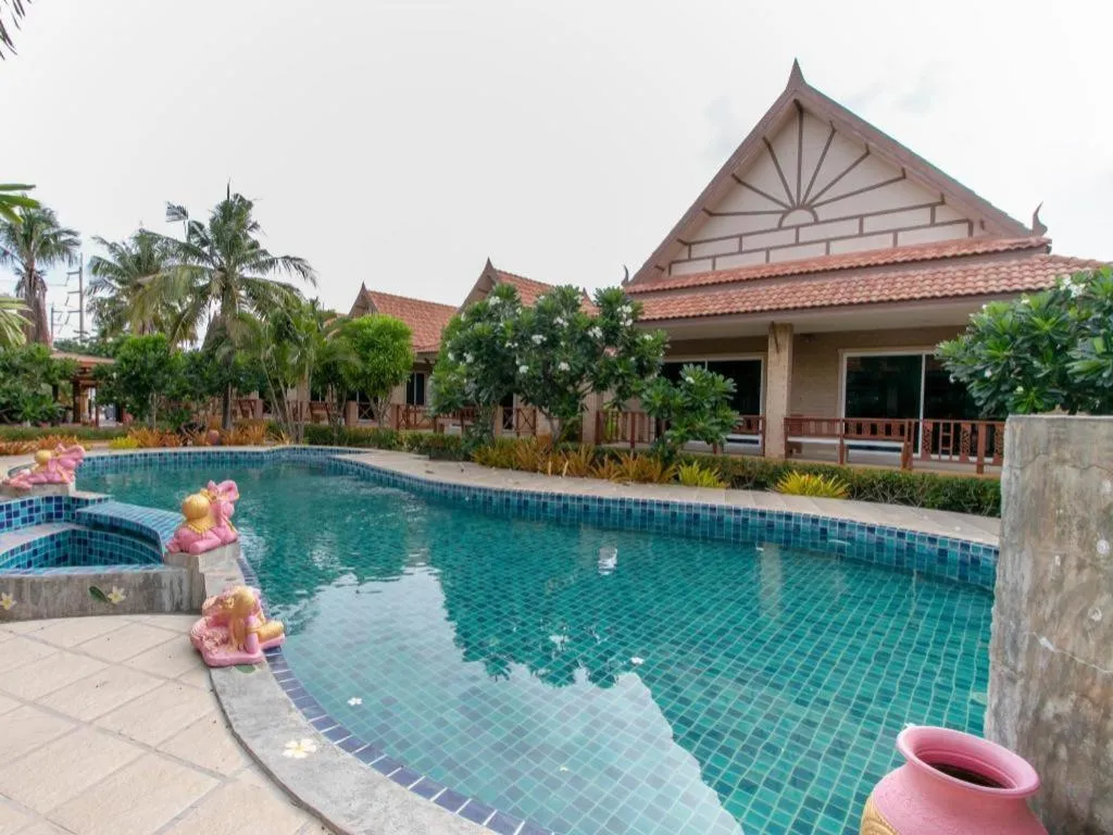 CAPITAL O961 Baan Dow Chompoo Resort