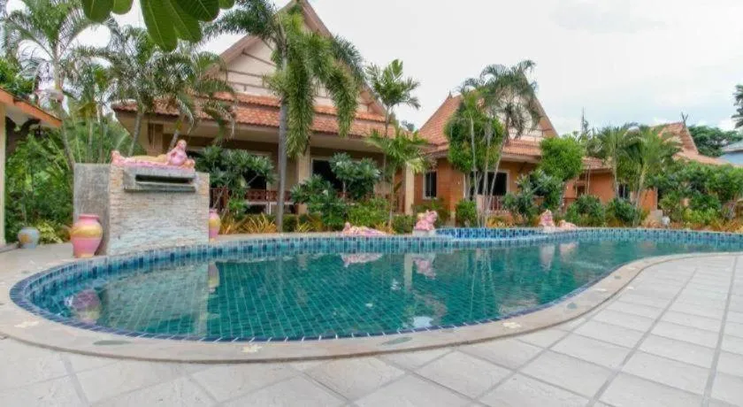 CAPITAL O961 Baan Dow Chompoo Resort