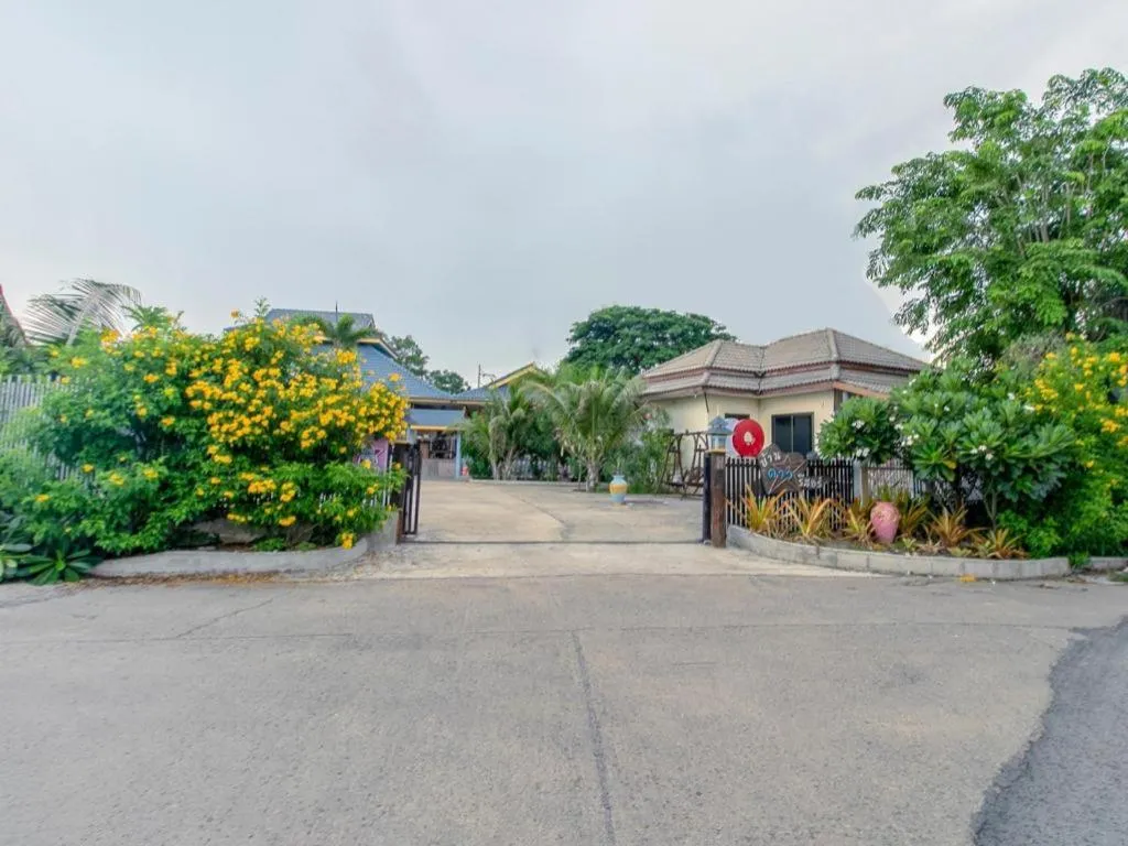 CAPITAL O961 Baan Dow Chompoo Resort