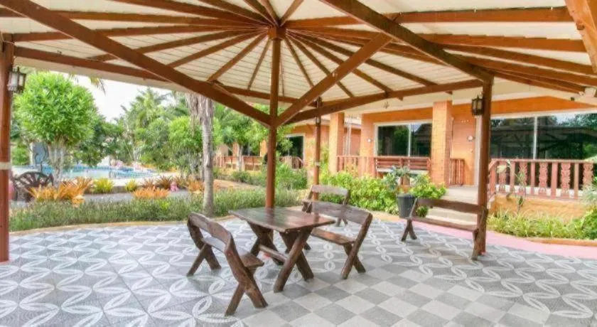 CAPITAL O961 Baan Dow Chompoo Resort