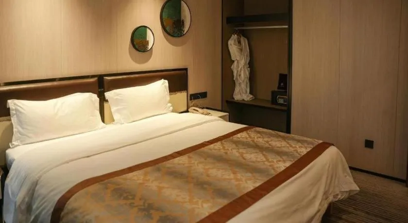 Bed in Golden Central Hotel Shenzhen