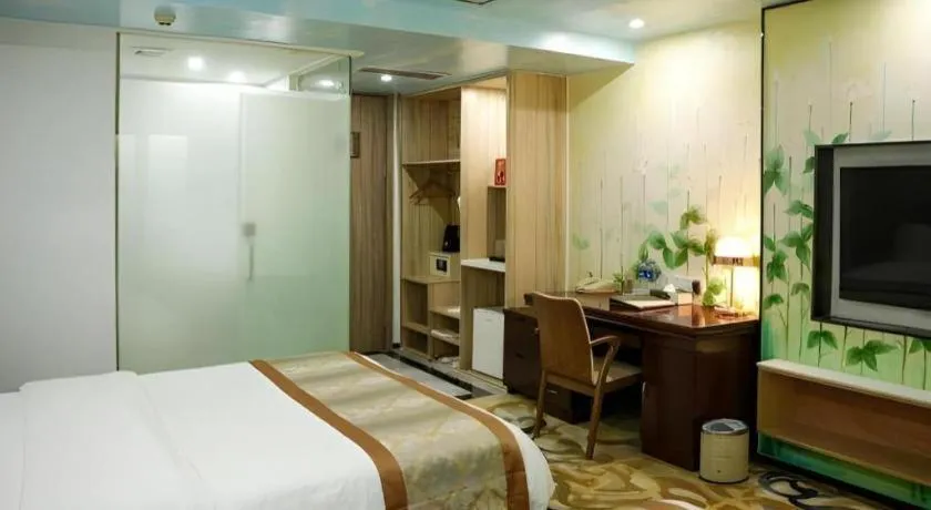 Bed in Golden Central Hotel Shenzhen