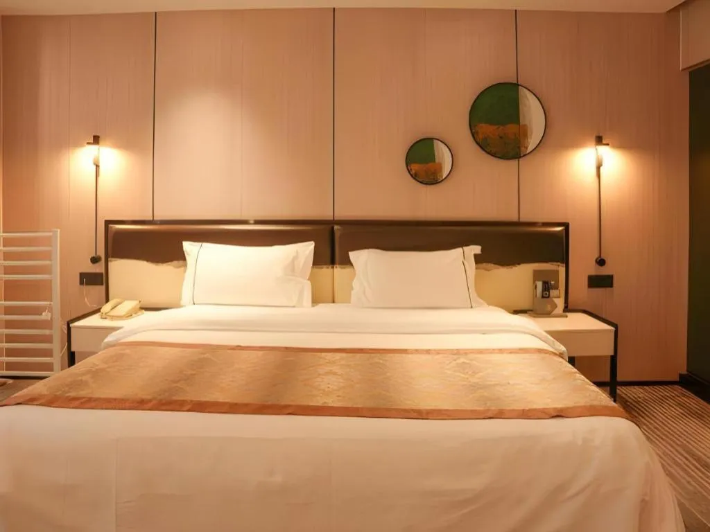 Bed in Golden Central Hotel Shenzhen