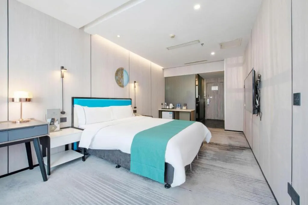 Bed in Golden Central Hotel Shenzhen