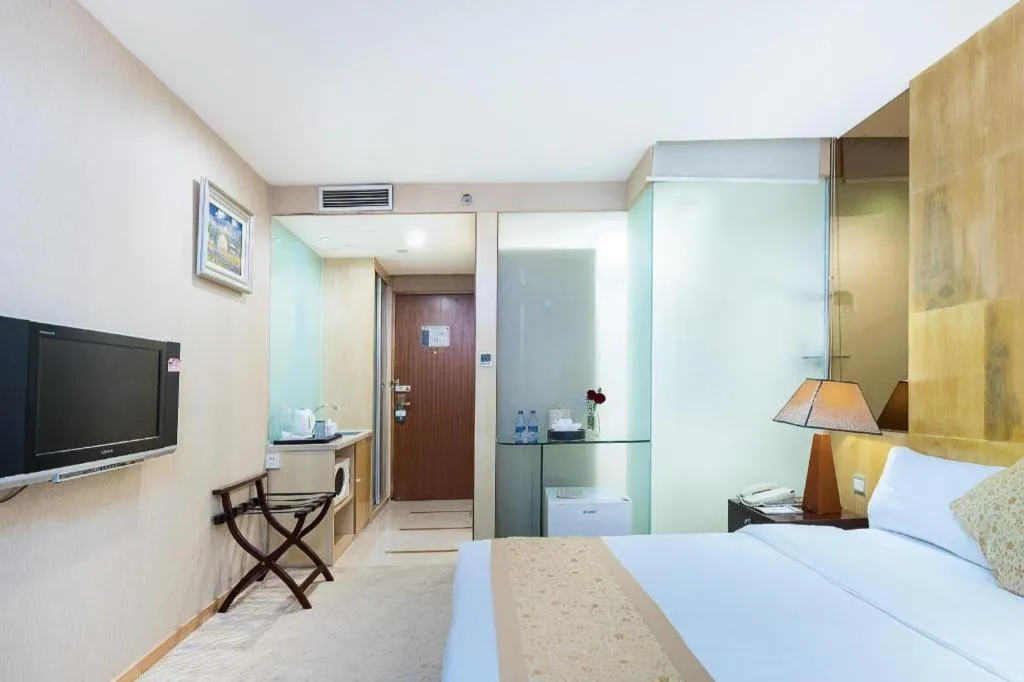 Bed in Golden Central Hotel Shenzhen