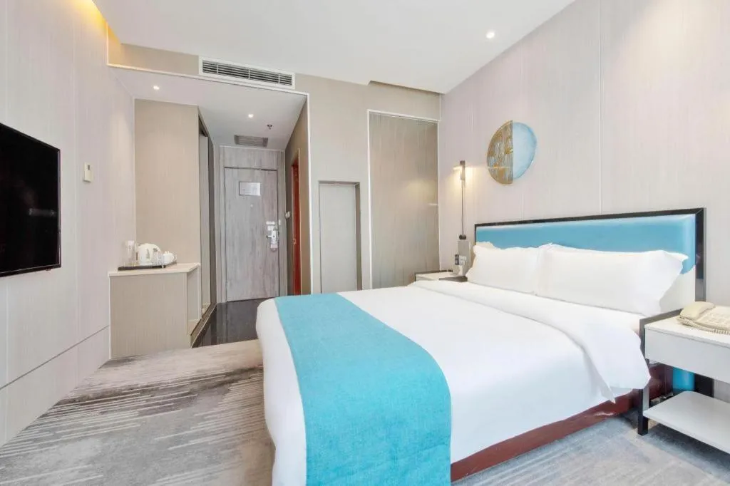 Bed in Golden Central Hotel Shenzhen