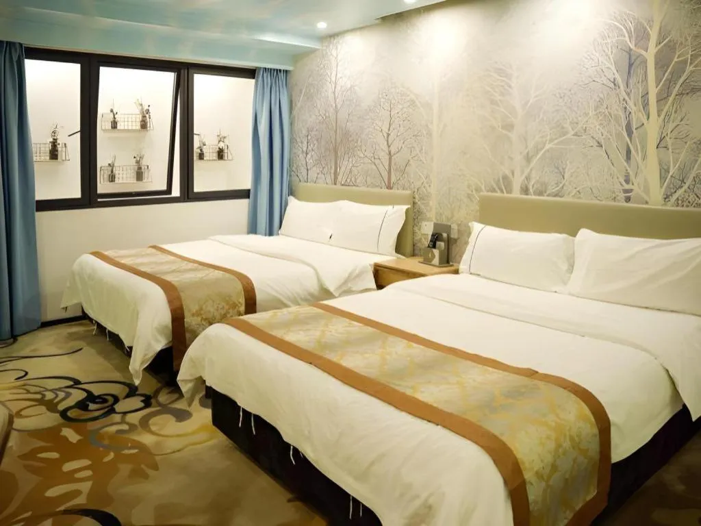 Bed in Golden Central Hotel Shenzhen