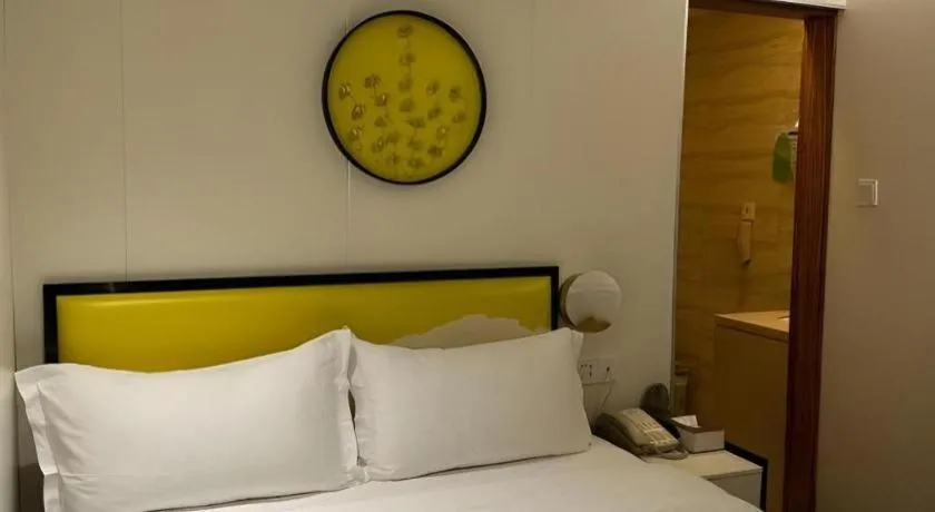 Bed in Golden Central Hotel Shenzhen