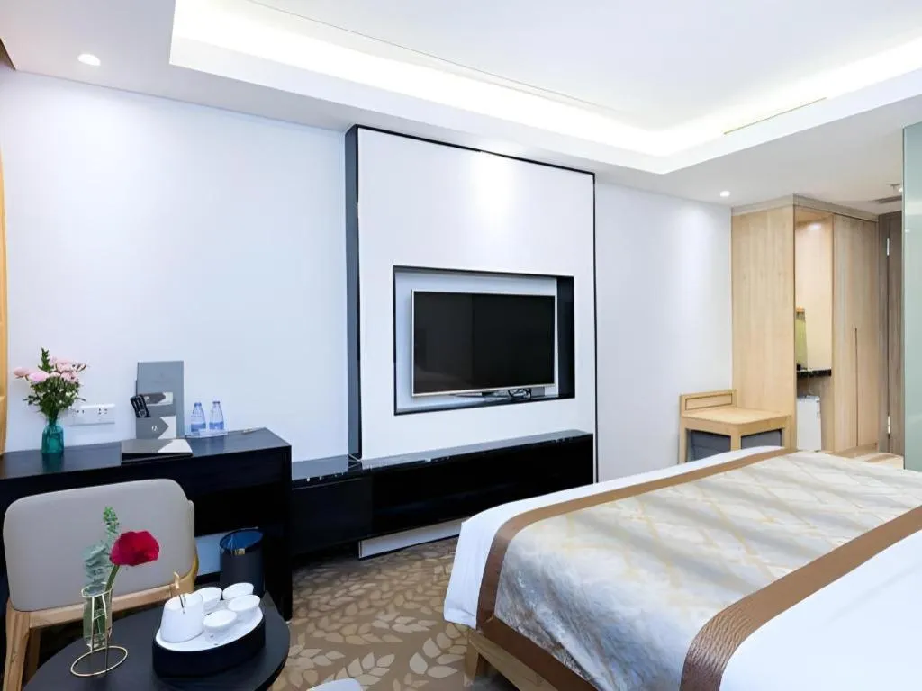 Bed in Golden Central Hotel Shenzhen