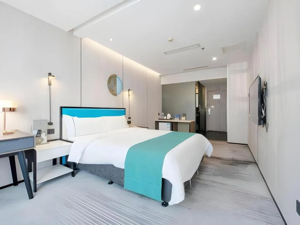 Bed in Golden Central Hotel Shenzhen