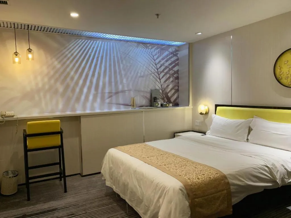 Bed in Golden Central Hotel Shenzhen