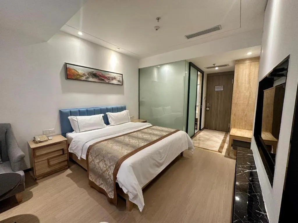 Bed in Golden Central Hotel Shenzhen