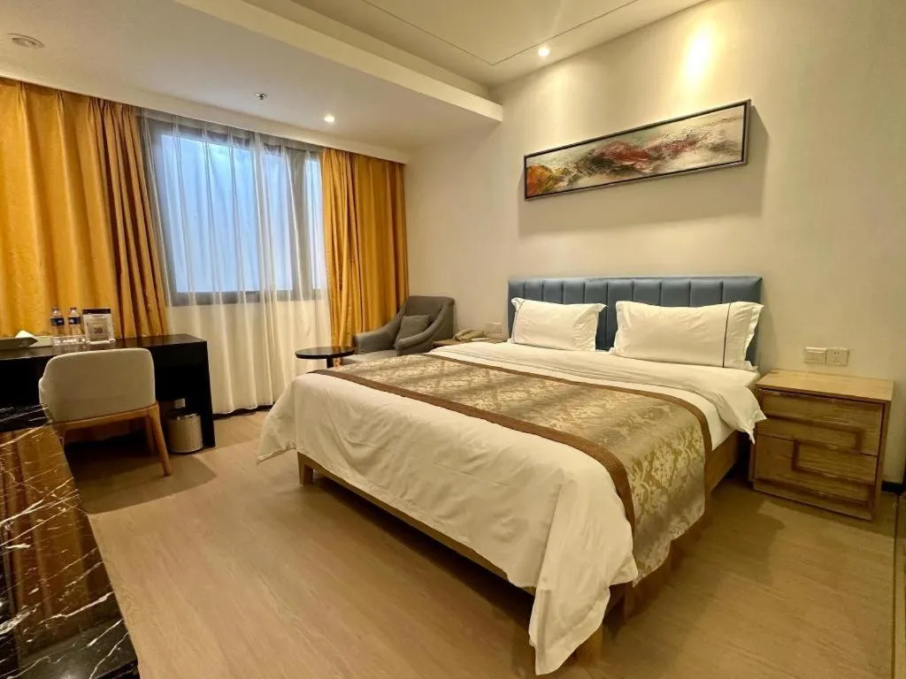 Bed in Golden Central Hotel Shenzhen