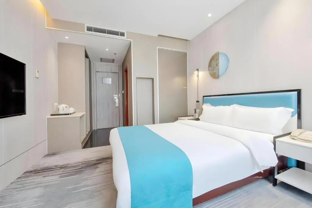 Bed in Golden Central Hotel Shenzhen