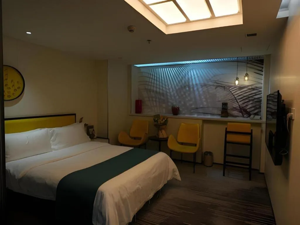 Bed in Golden Central Hotel Shenzhen