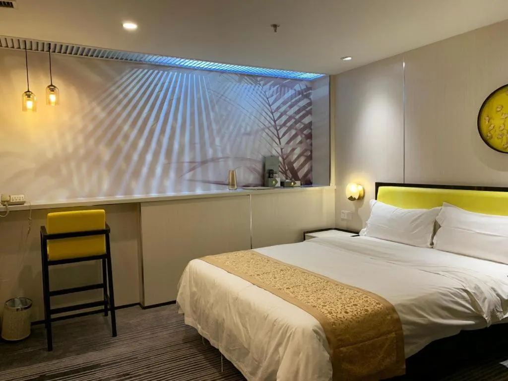 Bed in Golden Central Hotel Shenzhen