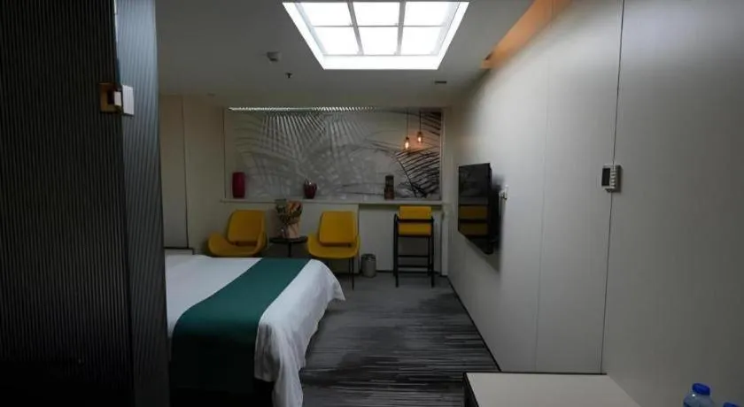 Bed in Golden Central Hotel Shenzhen