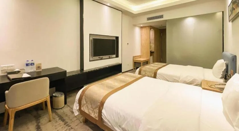 Bed in Golden Central Hotel Shenzhen