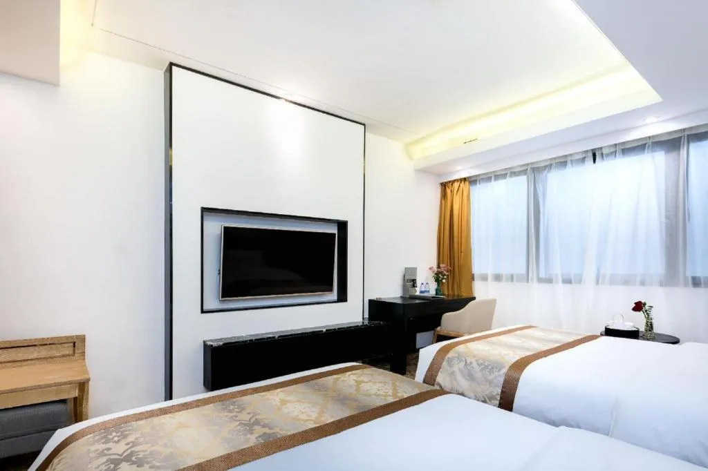 Bed in Golden Central Hotel Shenzhen