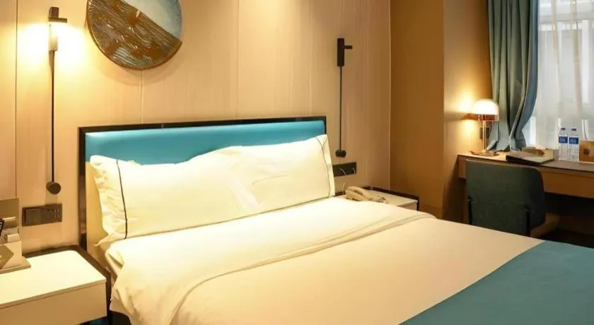 Bed in Golden Central Hotel Shenzhen