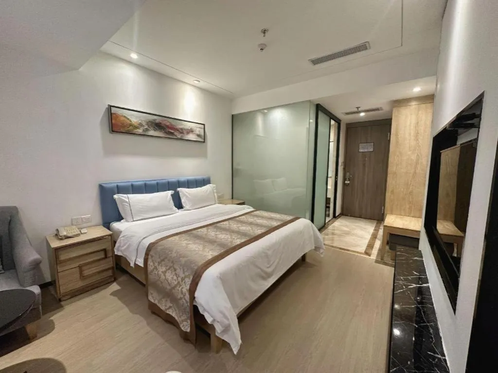 Bed in Golden Central Hotel Shenzhen