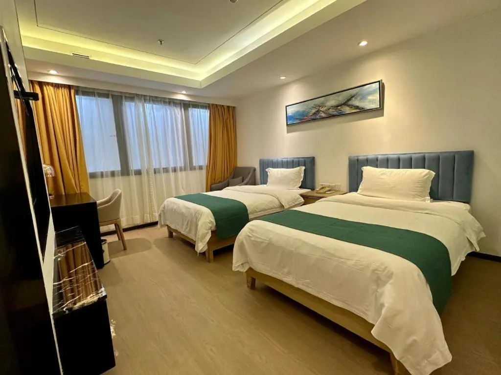 Bed in Golden Central Hotel Shenzhen