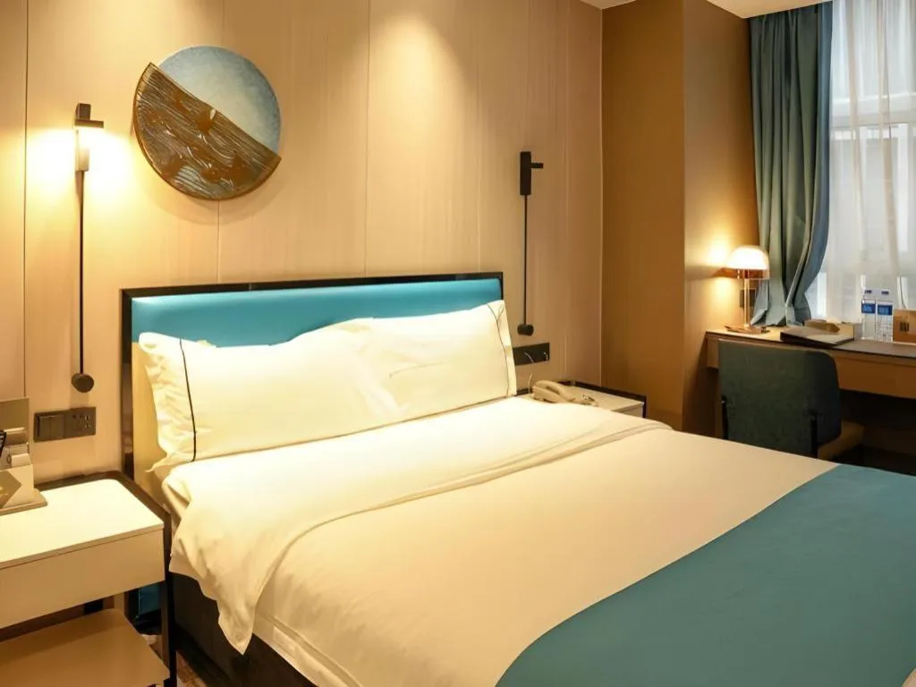 Bed in Golden Central Hotel Shenzhen