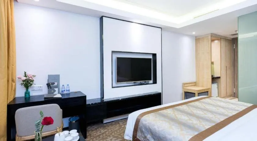 Bed in Golden Central Hotel Shenzhen