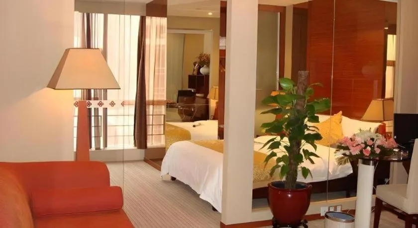 Bed in Golden Central Hotel Shenzhen