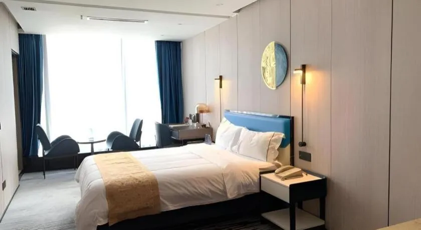 Bed in Golden Central Hotel Shenzhen