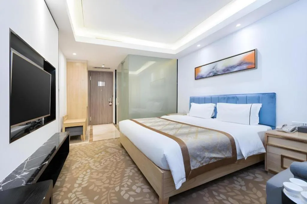 Bed in Golden Central Hotel Shenzhen