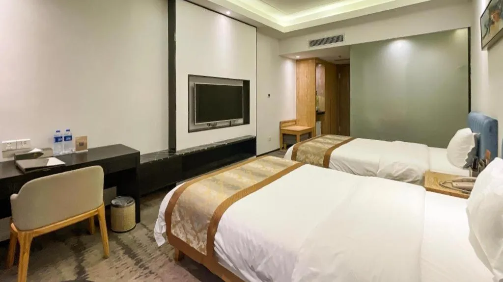 Bed in Golden Central Hotel Shenzhen