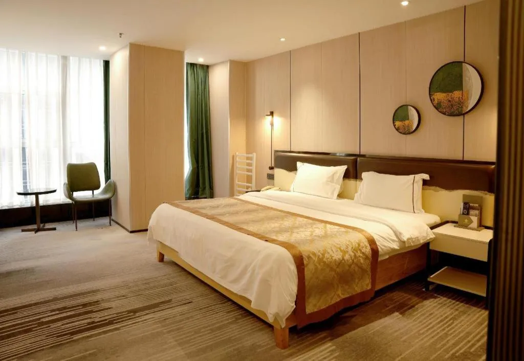 Bed in Golden Central Hotel Shenzhen