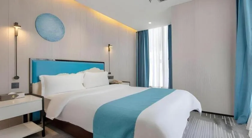 Bed in Golden Central Hotel Shenzhen