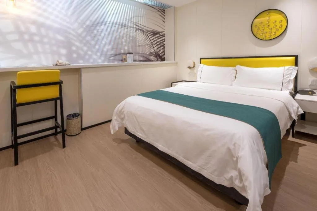 Bed in Golden Central Hotel Shenzhen