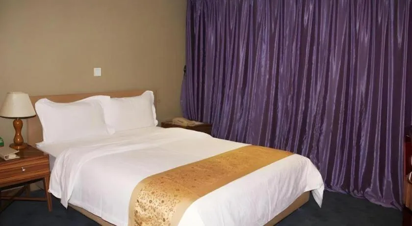 Bed in Golden Central Hotel Shenzhen