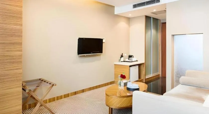 Bed in Golden Central Hotel Shenzhen