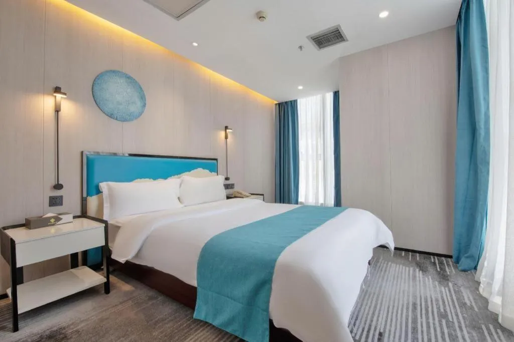 Bed in Golden Central Hotel Shenzhen