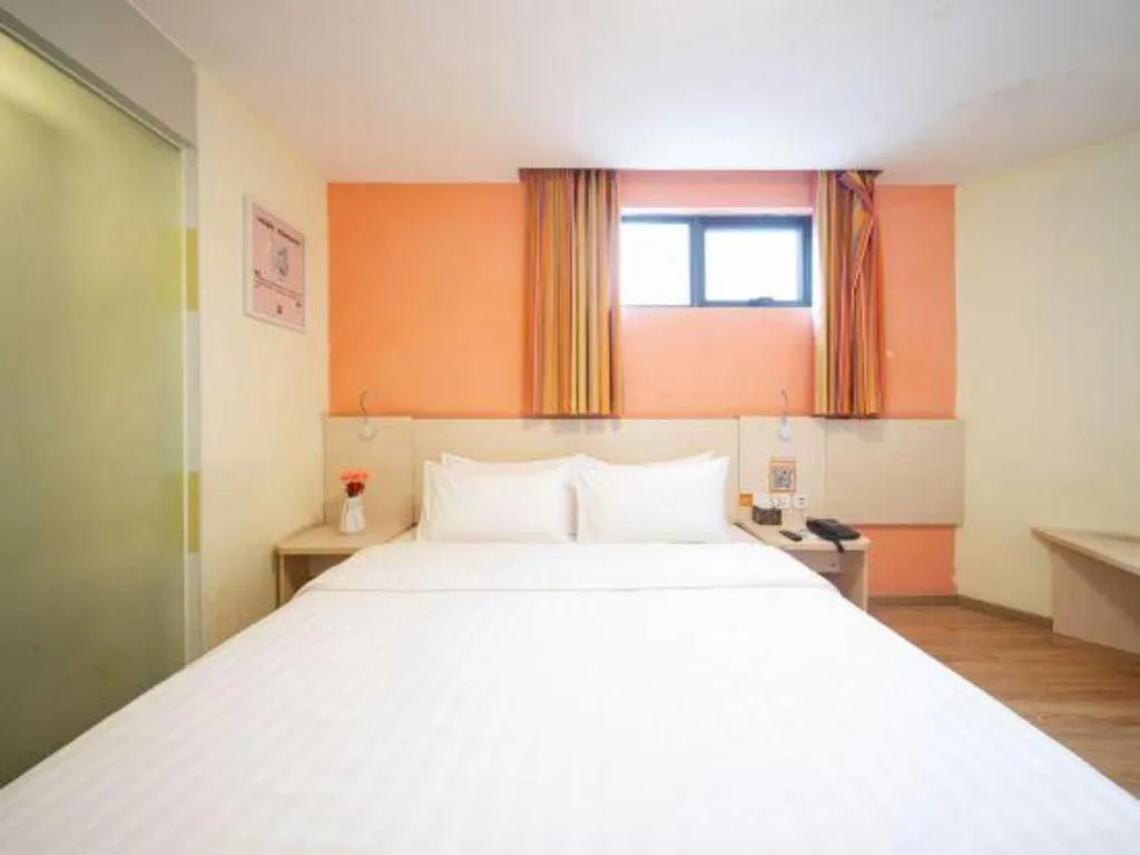Bed in 7 Days Inn Huizhou Daya Bay Wanda Plaza