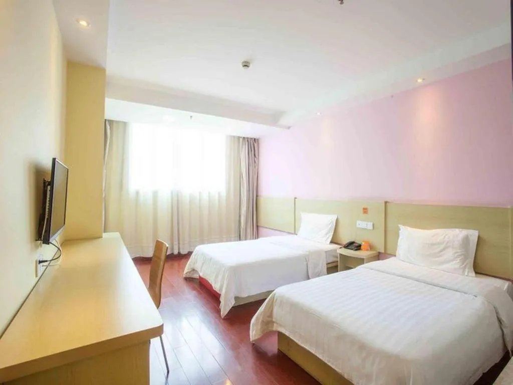 Bed in 7 Days Inn Huizhou Daya Bay Wanda Plaza