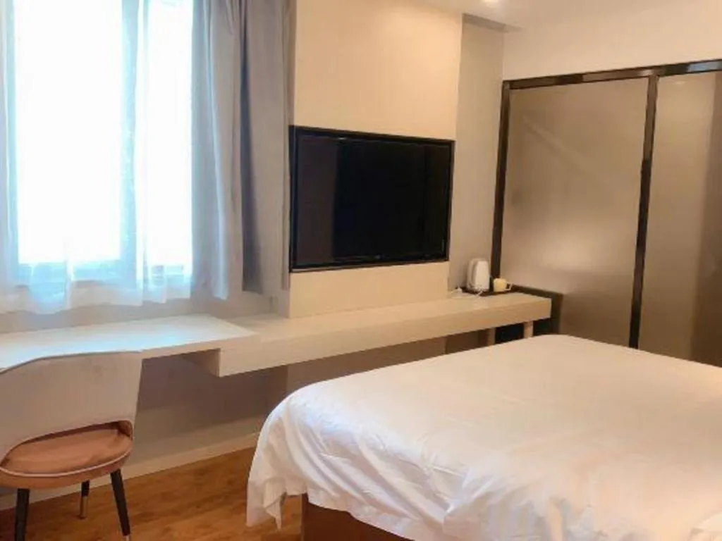 Bed in Gya Hotel Shanghai Long Distance Passenger Terminal Station