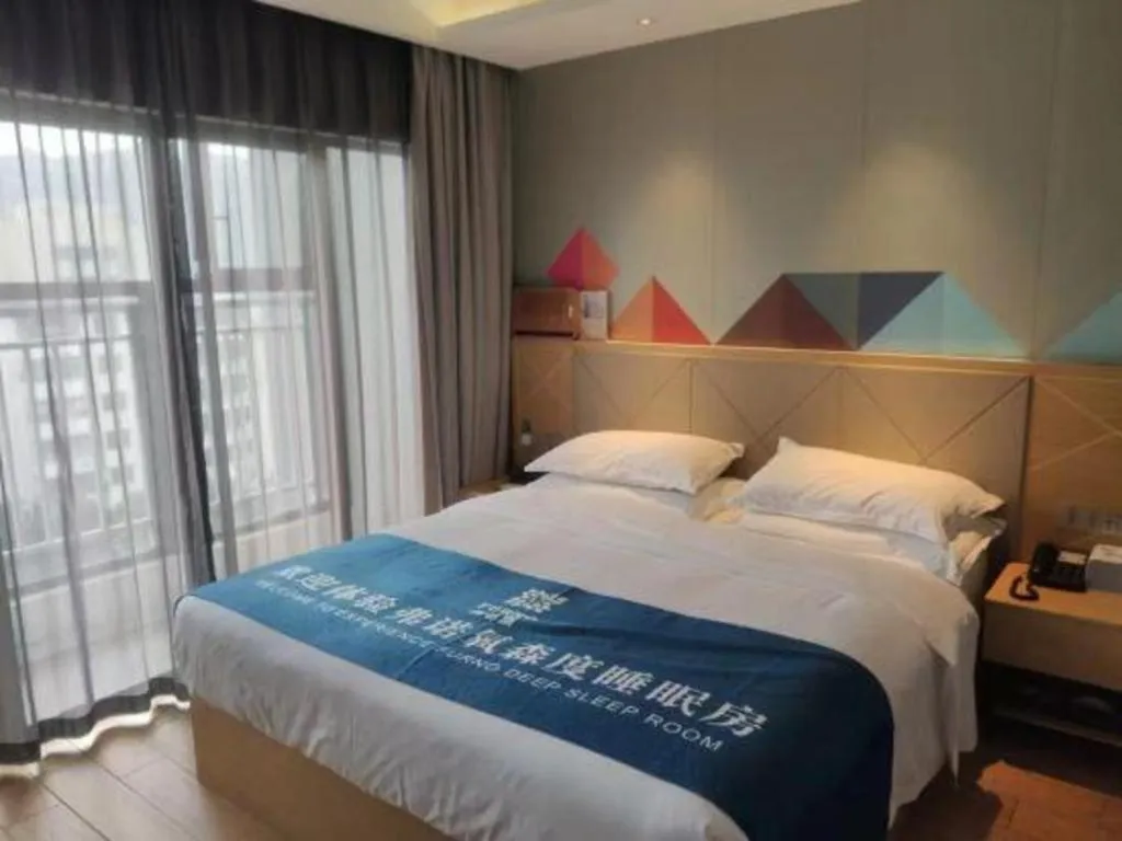 Bed in Borrman Hotel Zhaoqing Sihui Tianguangxu Jade City