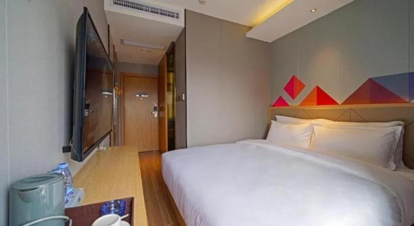 Bed in Borrman Hotel Zhaoqing Sihui Tianguangxu Jade City