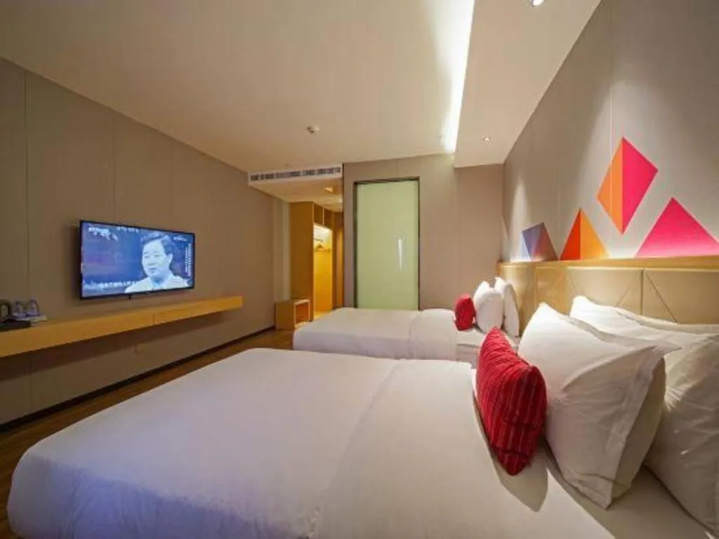 Bed in Borrman Hotel Zhaoqing Sihui Tianguangxu Jade City